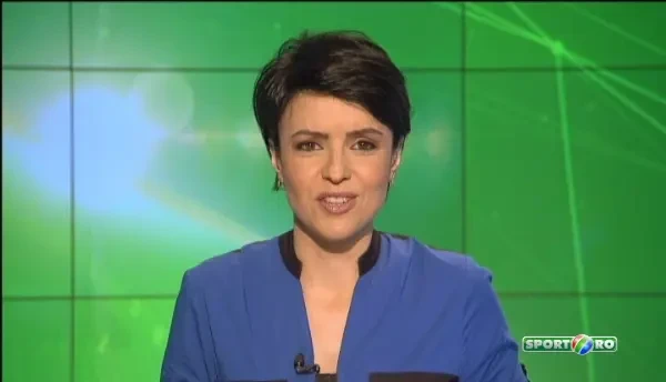 Acesti baieti sunt mai tari decat tot ce au strans francezii in legiunea straina. Sar in apa din... elicopter si din telecabina :)