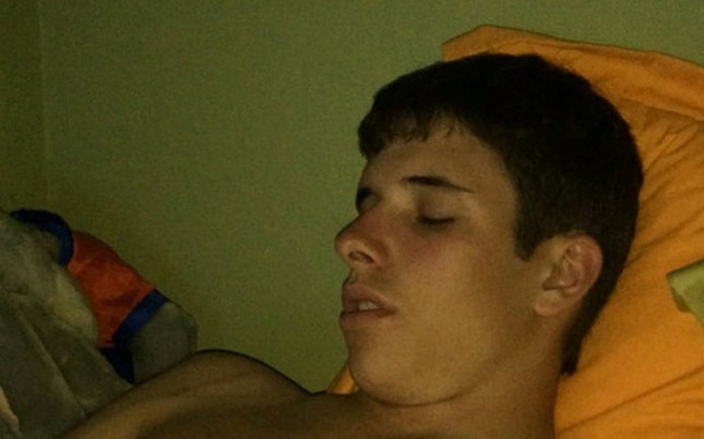 Marc Marquez, victima unei farse in timp ce dormea. Ce i-a facut fratele sau in timp ce-l filma. VIDEO