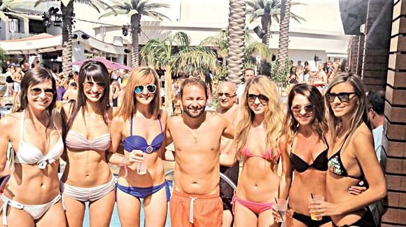 Petrecere MONSTRU pentru cel mai bun jucator de poker din Romania! Daniel Negreanu a implinit 40 de ani! FOTO
