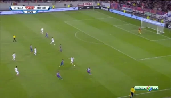 Latovlevici trage de la mijlocul terenului