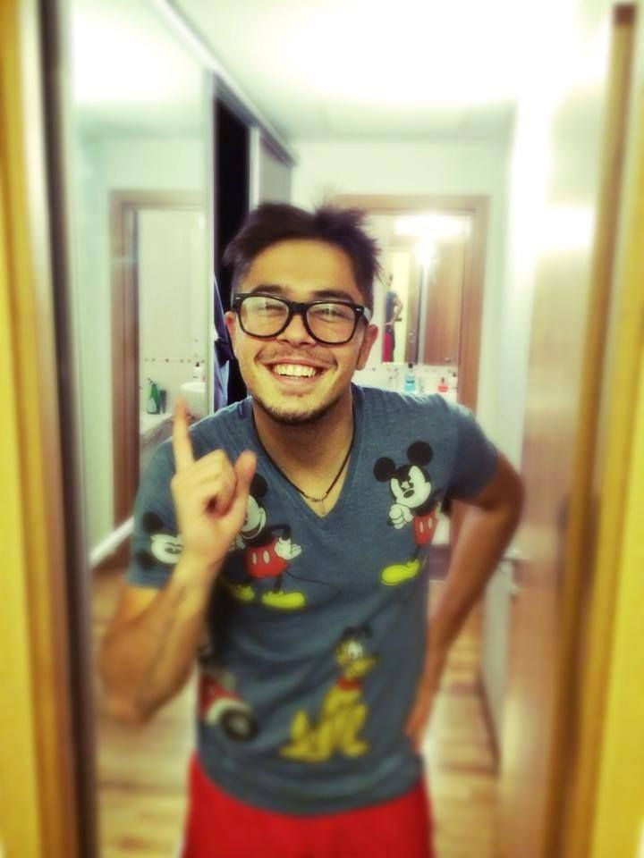 Gabi Iancu, trendsetterul din vestiarul Stelei! Pustiul Stelei socheaza la fiecare aparitie, Gigi l-ar fi pus sa se schimbe :)