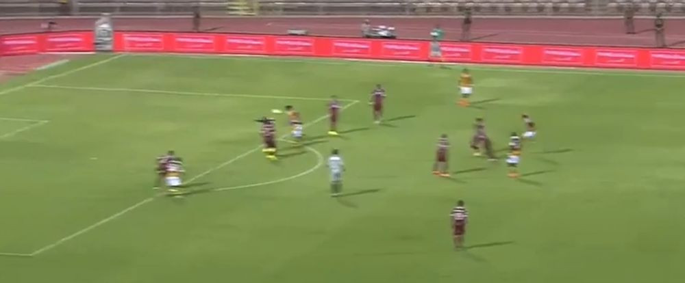 Tomahawk! A luat mingea, s-a uitat la poarta, apoi a facut ASTA! Ce a urmat e ARTA