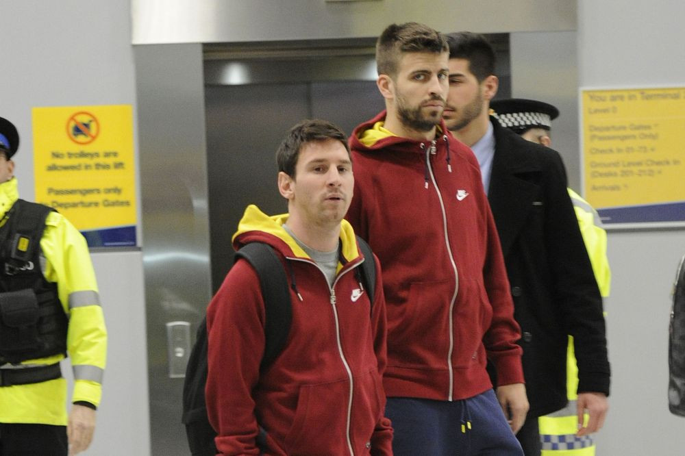 Va rugam sa-l scuzati! Ce a facut un STAR de la Barca la 10.000 de metri inaltime! Lumea din avion s-a panicat!