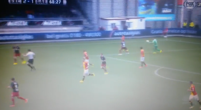 Un portar din prima liga olandeza a marcat un gol senzational din propriul careu! VIDEO