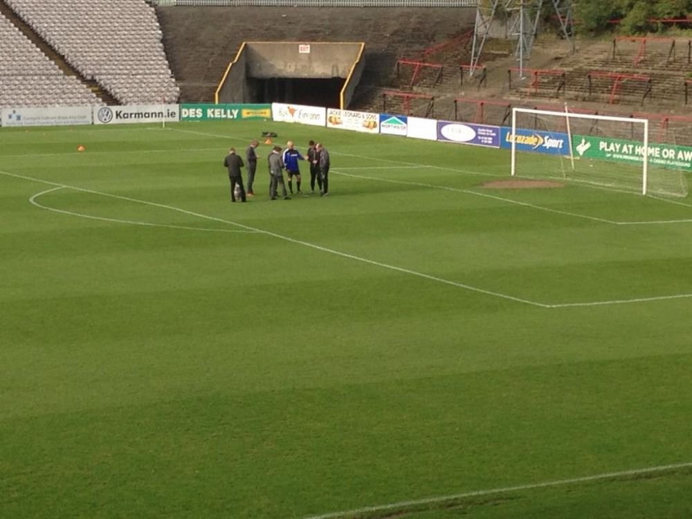 Pare incredibil asa ceva! De ce a fost OPRIT derbyul Irlandei. Ce a gasit arbitrul cand a ajuns la punctul de la 11 metri _2