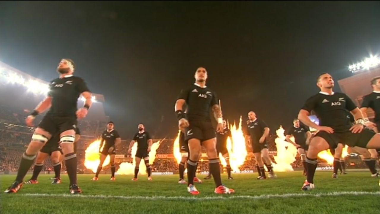 Minutul in care tot stadionul a tacut. Milioane de fiori pentru cea mai spectaculoasa demonstratie de forta vazuta in sport. VIDEO_6