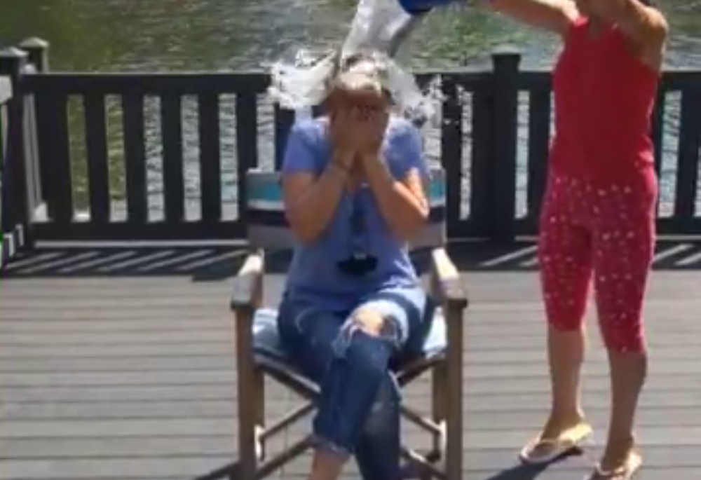 SENZATIE! Anamaria Prodan a acceptat sa apara la Ice Bucket Challenge! Pe cine a provocat mai departe