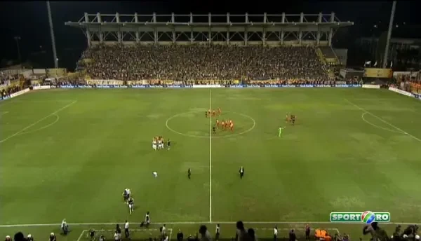 Scene IREALE in Galata - Fener! Volkan a sarit sa-i dea K1 lui Felipe Melo! FINAL IN IAD la penalty-uri