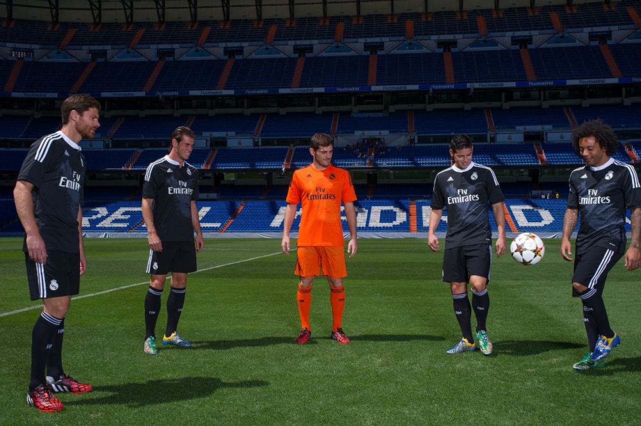SUPER FOTO! Cum arata DRAGONUL de pe noile tricouri prezentate astazi de Real Madrid! James Rodriguez: