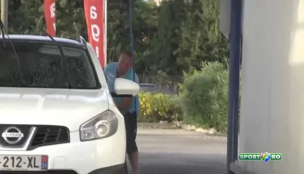 VIDEO Ice Bucket Challenge in benzinarie! Ce a patit un francez care isi alimenta masina! :)