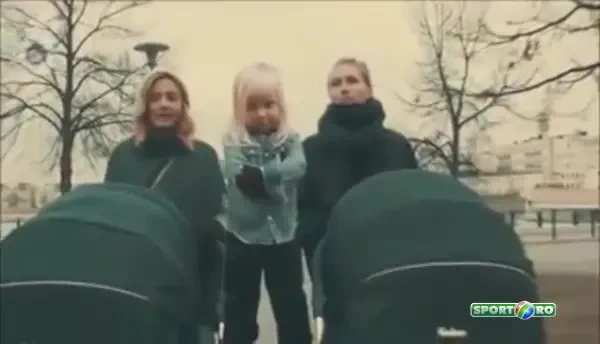 Video fantastic. Cum a reusit aceasta fetita sa imite cel mai tare spagat al lui Van Damme