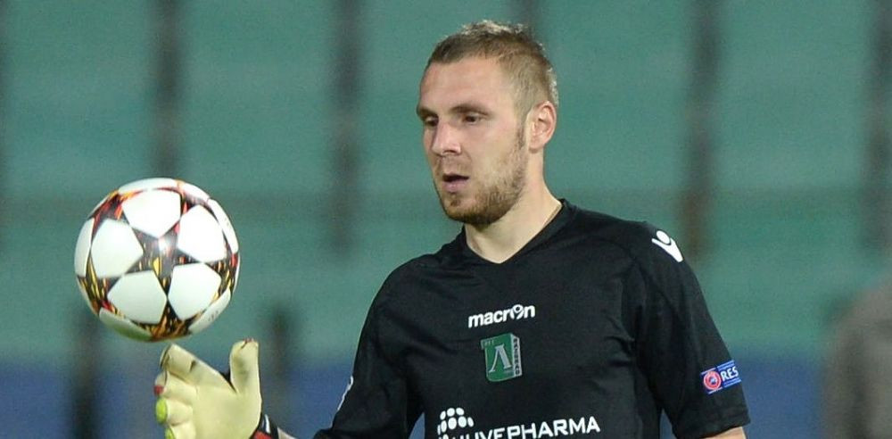 Glumele astea se faceau acum vreo 25 de ani! Replica Stelei dupa ce Dinamo a anuntat ca va lansa tricouri cu EROUL Moti