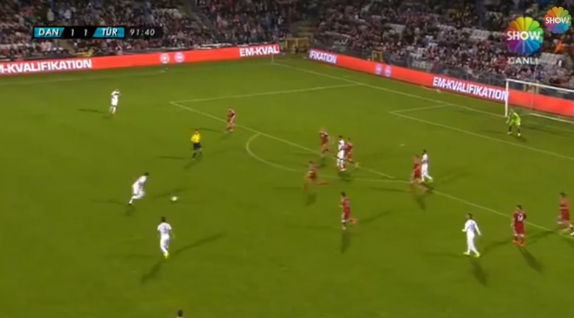 Golul serii in Europa! A tras din DISPERARE si i-a iesit cel mai tare gol din cariera! VIDEO