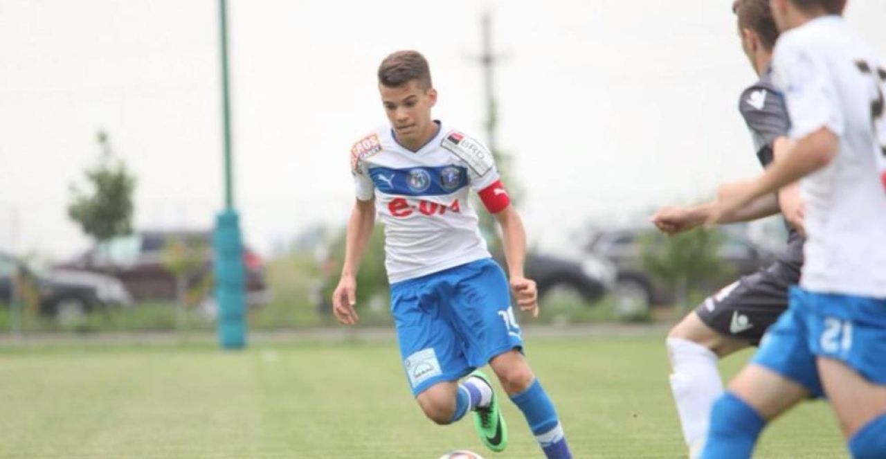 Surpriza uriasa la Atena! Ce si-a scris Ianis Hagi pe tricou la primul meci URIAS pentru el la Viitorul, cu Panathinaikos!_2