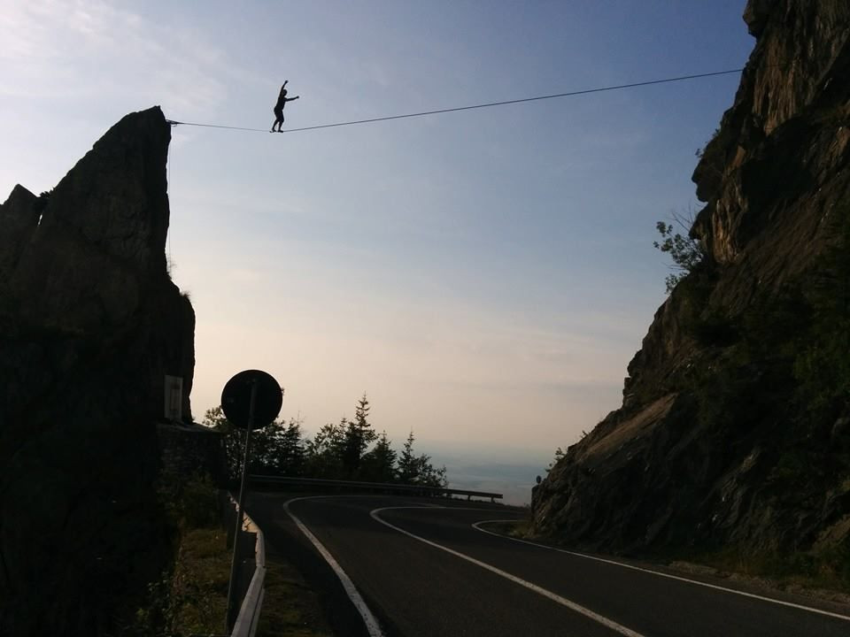 Romanul care sfideaza moartea la fiecare pas! Un fost concurent de la Romanii au talent uimeste intreaga lume! FOTO & VIDEO