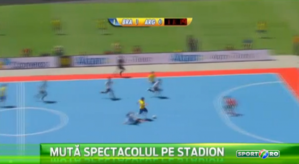 Fotbalul in sala a fost mutat pe stadion! 50 de mii de oameni au fost prezenti la derbyul dintre Brazilia si Argentina! VIDEO