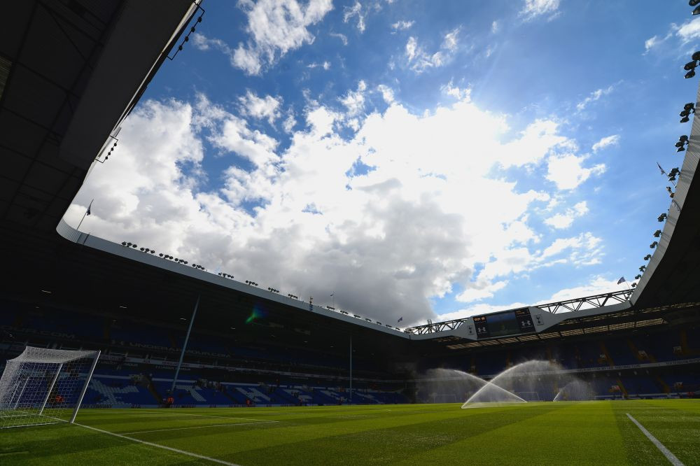 Un club de sute de milioane, tinut pe loc de o shaormerie! Motivul pentru care Tottenham nu isi poate construi inca noul stadion
