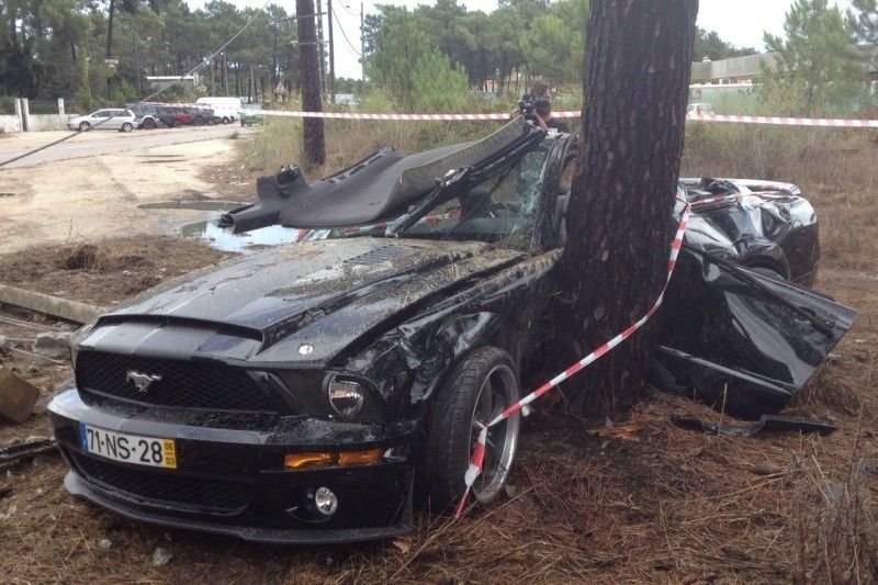A facut-o JARa! Un fotbalist de la Benfica, implicat intr-un accident groaznic! Cum a facut praf un Mustang de zeci de mii de euro_3