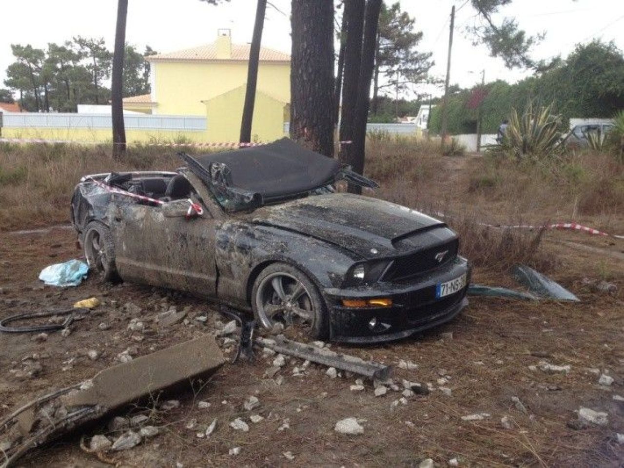 A facut-o JARa! Un fotbalist de la Benfica, implicat intr-un accident groaznic! Cum a facut praf un Mustang de zeci de mii de euro_4