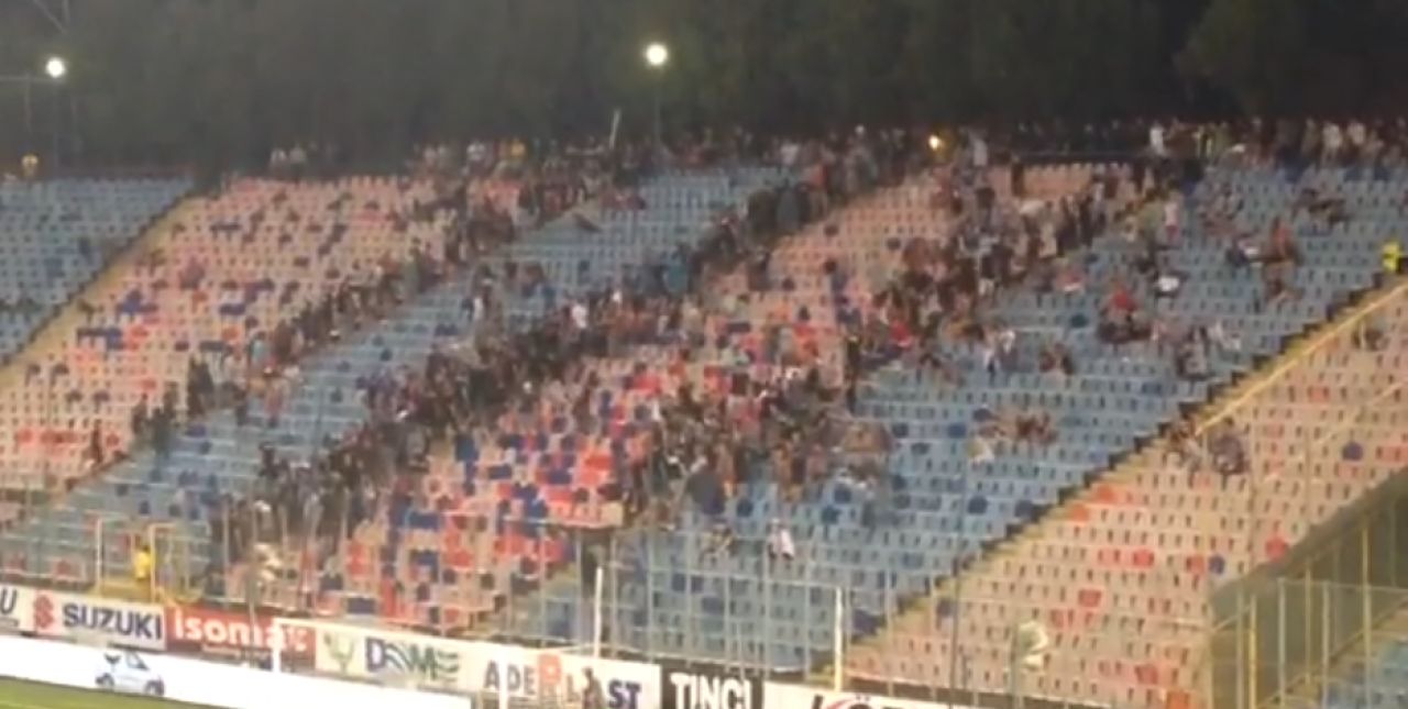 Stelistii, cu gandul la Moti si dezastrul de la Sofia: Sudul a parasit tribuna dupa golul lui Keseru! Cum a protestat Peluza Nord_1
