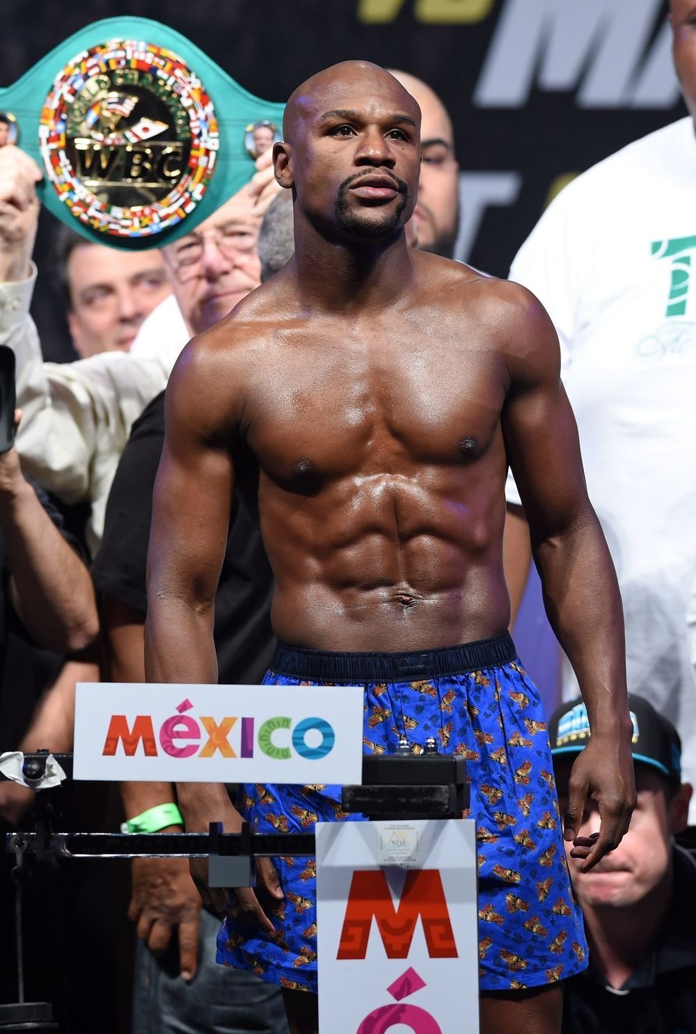 IMPRESIONANT! Mayweather a facut senzatie cand s-a dezbracat! Fizic perfect la 37 de ani, inainte de meciul cu Maidana_4