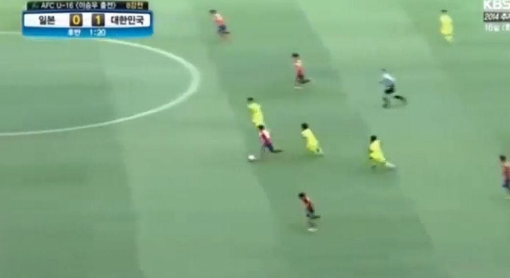 Faza maradoniana a viitorului star de milioane de la Barca! PERLA din Coreea a reusit o cursa incredibila de 70 de metri VIDEO