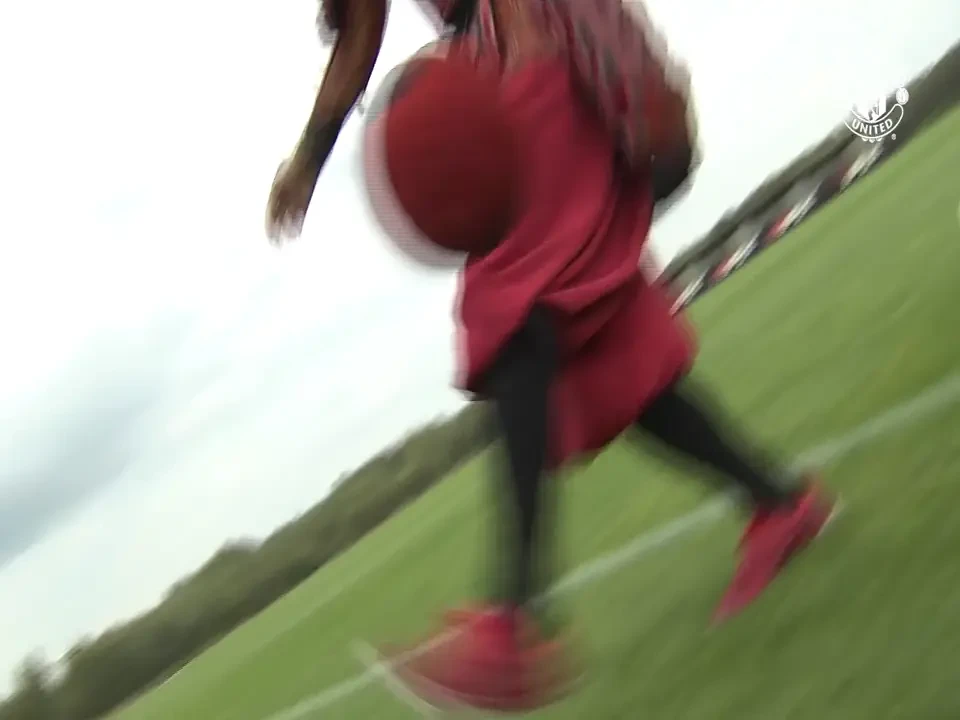 Cine e noul SAMURAI de la Manchester United? Super jongleriile inventate de Falcao cu el. VIDEO