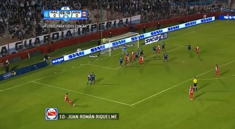 GOL FABULOS marcat de Riquelme! Cum poate inscrie la 36 de ani dintr-o pozitie imposibila! VIDEO