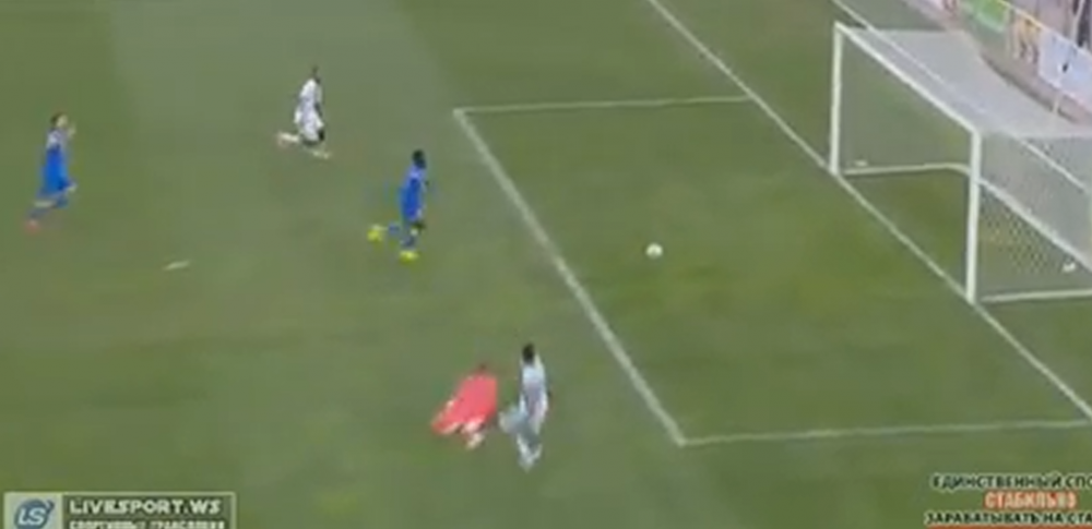 Autogolul lunii in Europa! Era singur in fata portii, nimeni nu-l ataca! Ce a facut