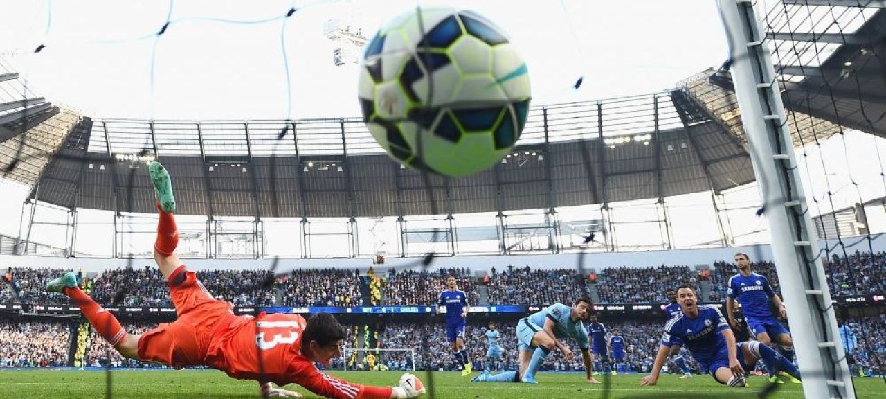IMAGINILE nebune de la meciul dintre City si Chelsea! Ce au vazut toti jucatorii pe cerul de deasupra stadionului Etihad! FOTO_3