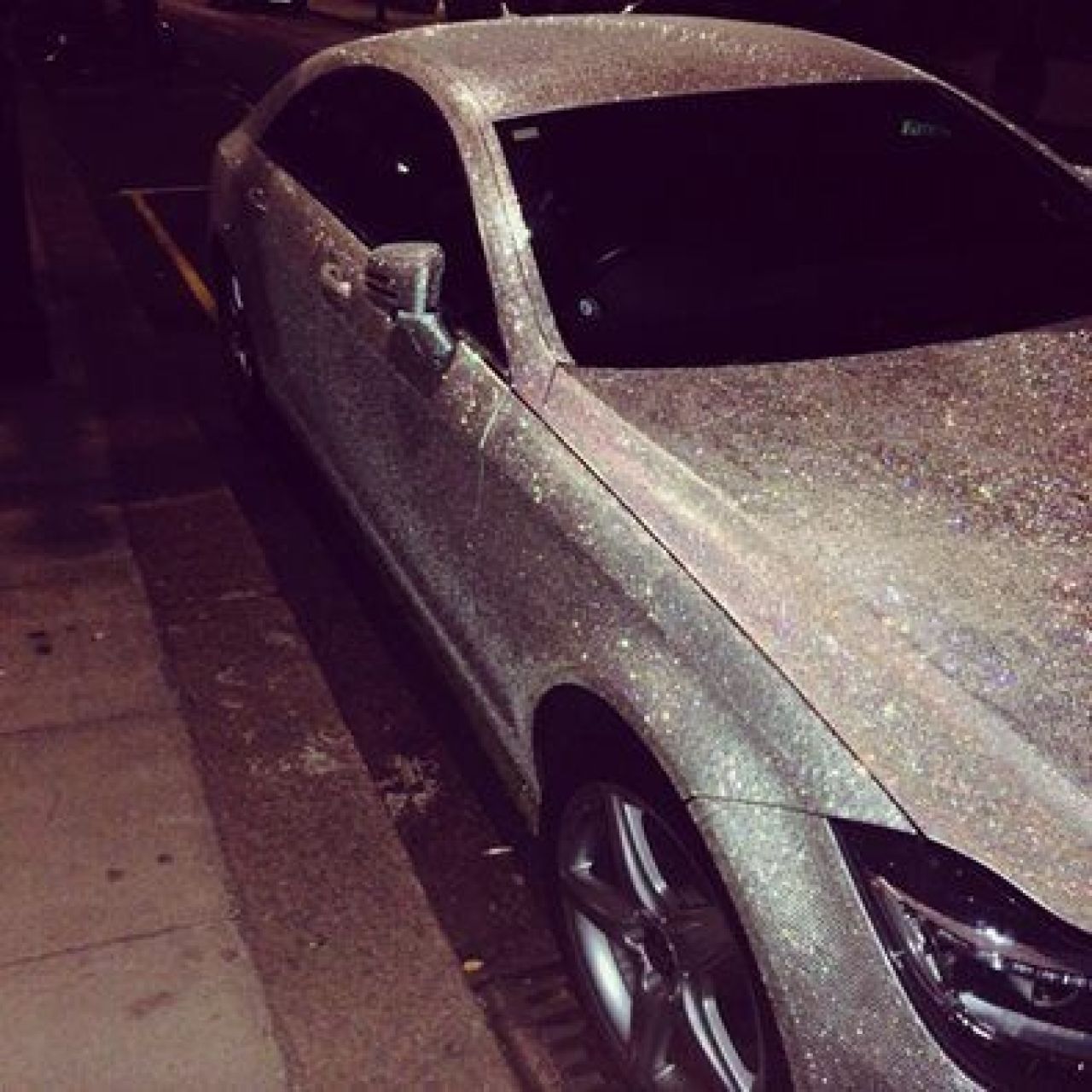 FOTO Femeia care si-a tunat masina cu 1 MILION de cristale Swarovski! Cum arata cea mai STRALUCITOARE masina de pe sosea! _3