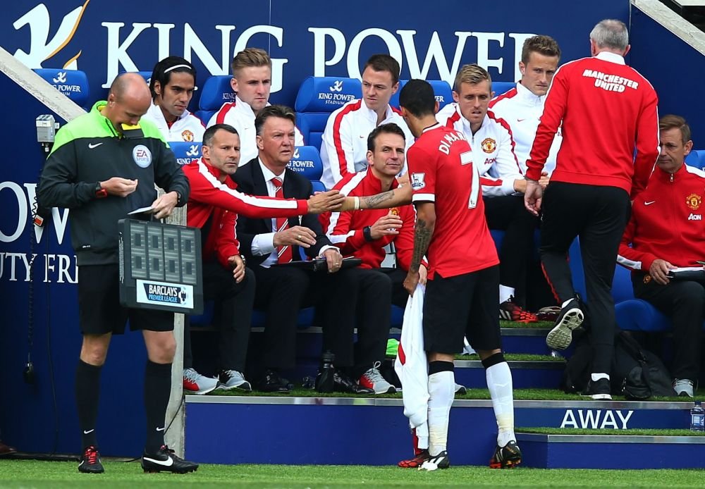 REVOLTA la Man United! Un jucator, socat de decizia lui Van Gaal la meciul cu Leicester: De ce naiba a facut asta?!