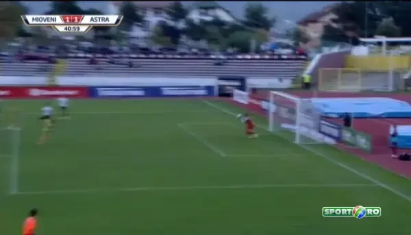 Alin Popa inscrie din apropiere, dupa o minge trimisa perfect in fata portii! Surpriza uriasa la Pitesti!