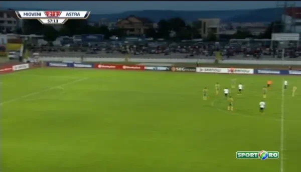 Nila trage de la marginea careului, dupa o lovitura libera a lui CS Mioveni, Astra stapa dintr-o situatie complicata!
