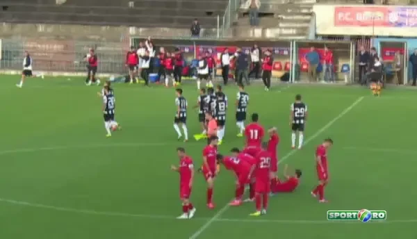 Imagini emotionante dupa meciul lui U Cluj din Cupa! Nesu s-a bucurat cu jucatorii dupa victoria DRAMATICA la penalty-uri