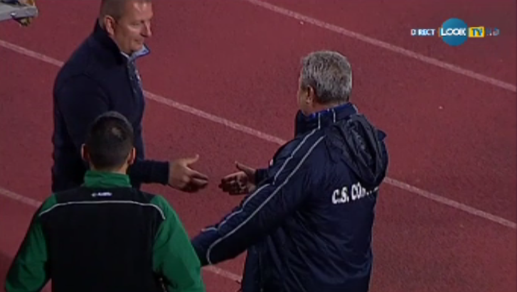 FOTO | Moment istoric in Liga I: Sumudica e pe mana cu Chirila! Antrenorul Chiajnei a ingropat razboiul inceputului de sezon!_4