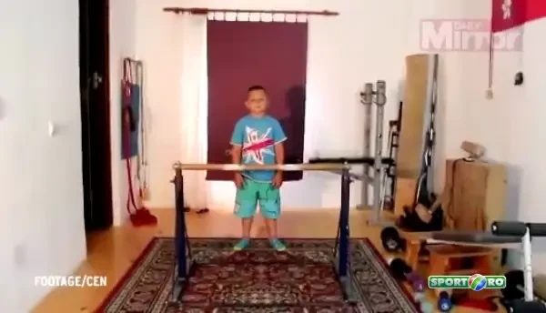 INCREDIBIL! Micul Hercule socheaza din nou! Ce a facut Giuliano in vacanta de vara! VIDEO