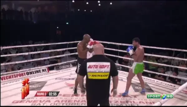 KO MORTAL la Amsterdam! Nu si-a revenit 10 minute dupa o lovitura vazuta RAR in ring, medicii au intervenit imediat | VIDEO