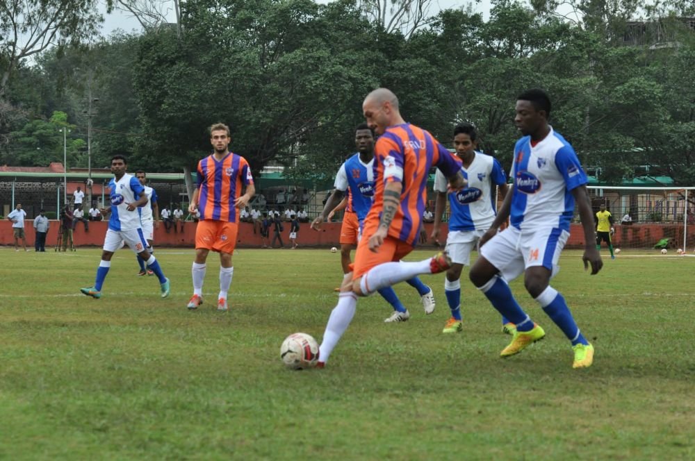 SENZATIONAL! Oare stia cand a ales sa mearga in India? Cum arata locul in care va juca Mutu fotbal! VIDEO_4
