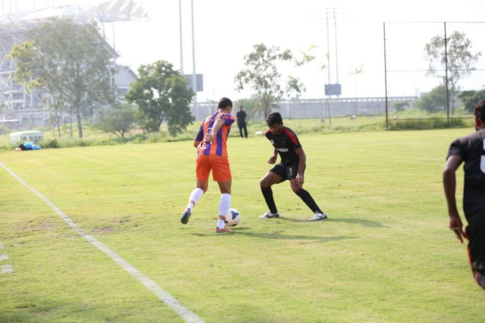 SENZATIONAL! Oare stia cand a ales sa mearga in India? Cum arata locul in care va juca Mutu fotbal! VIDEO_5