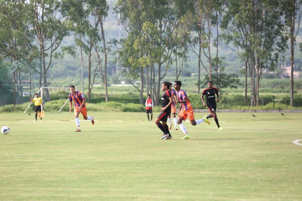 SENZATIONAL! Oare stia cand a ales sa mearga in India? Cum arata locul in care va juca Mutu fotbal! VIDEO_6
