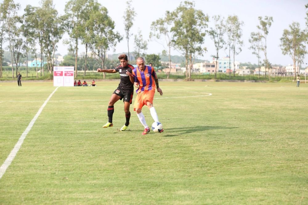 SENZATIONAL! Oare stia cand a ales sa mearga in India? Cum arata locul in care va juca Mutu fotbal! VIDEO_8