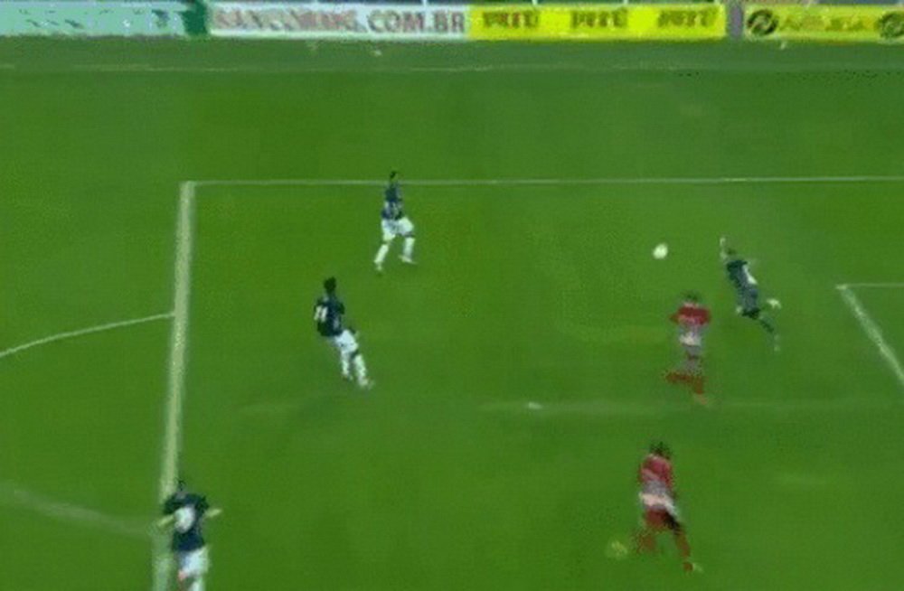 Nici daca era BLATIST nu putea sa faca asa ceva! Portarul CALAMITATE a gafat incredibil si apoi si-a dat autogol cu capul!