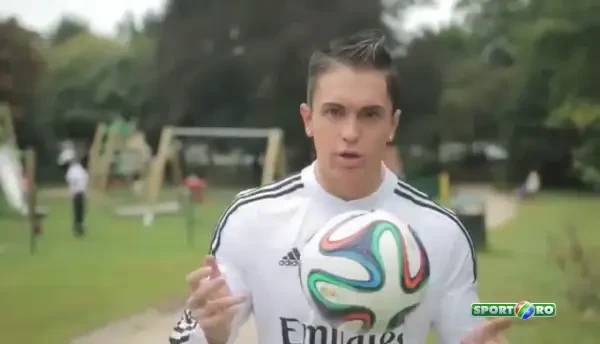 Un tip care seamana cu Cristiano Ronaldo a incercat sa agate fete! Vezi ce a iesit si cine a vrut sa il bata :)) VIDEO