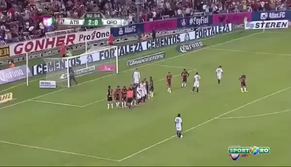 Ro0o0o0o0o0onaldinho0o0o0o!!! Golul pentru care comentatorii din Mexic au ramas fara AER! Cum a marcat! VIDEO