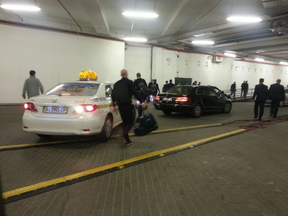 Momente de PANICA pentru stelisti la Kiev! Galca i-a coborat pe jucatori din autocar cu tot cu bagaje! Ce s-a intamplat_1