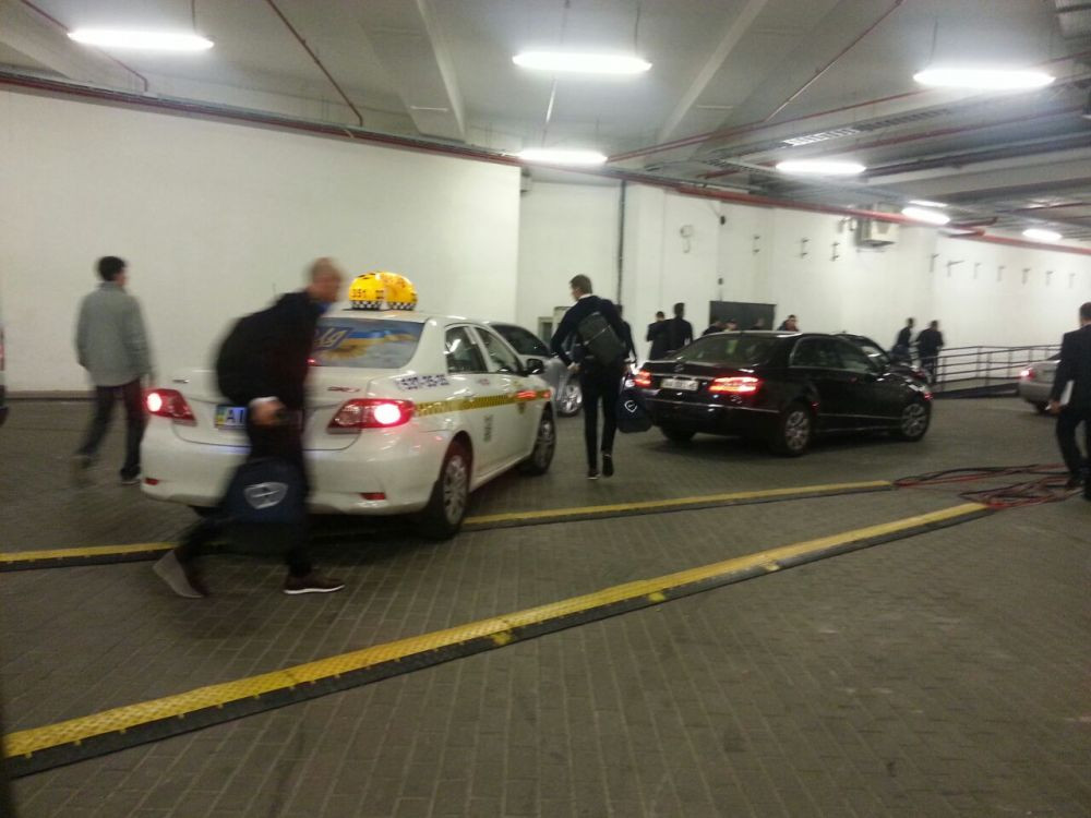 Momente de PANICA pentru stelisti la Kiev! Galca i-a coborat pe jucatori din autocar cu tot cu bagaje! Ce s-a intamplat_3