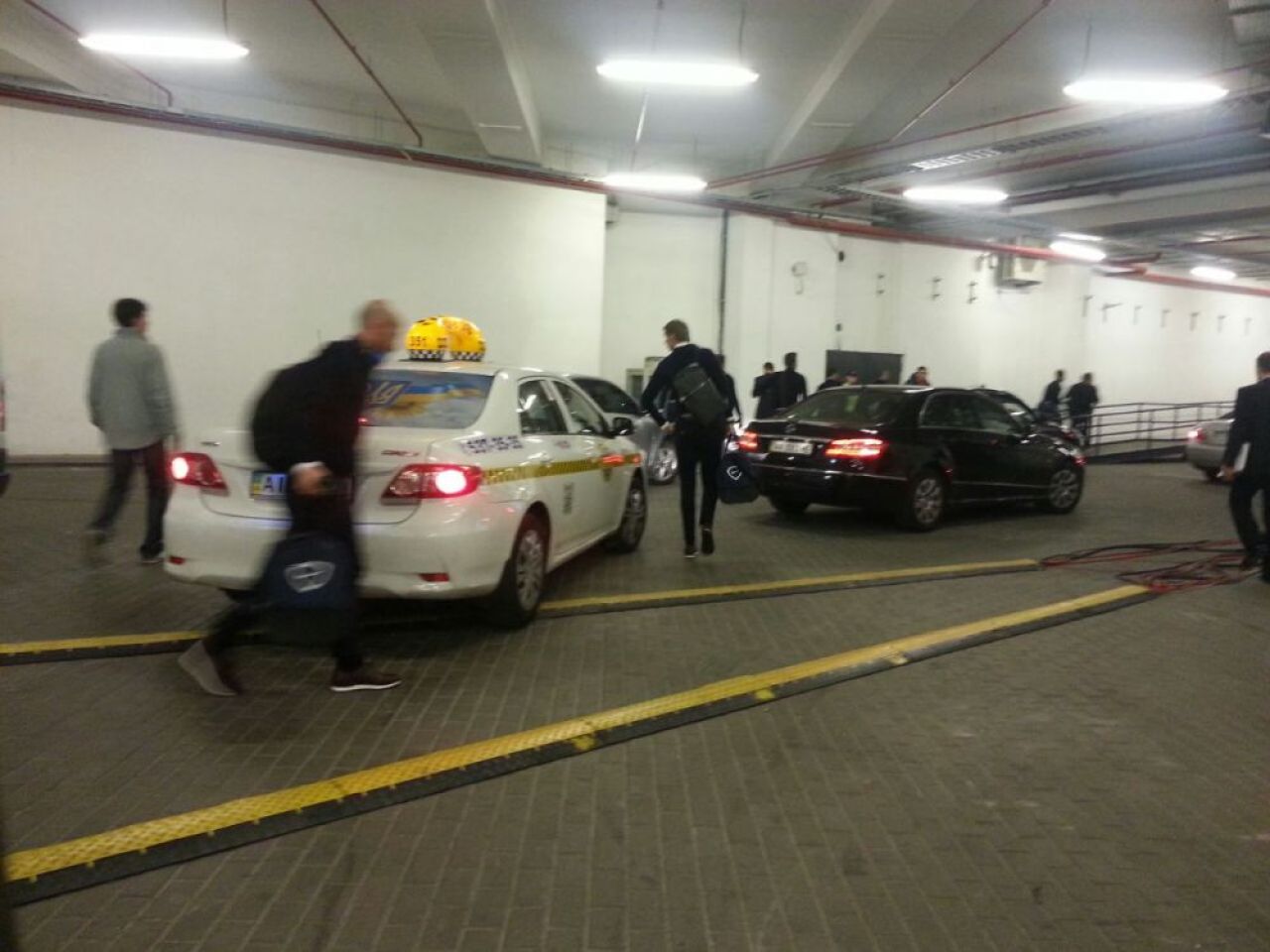 Momente de PANICA pentru stelisti la Kiev! Galca i-a coborat pe jucatori din autocar cu tot cu bagaje! Ce s-a intamplat_3