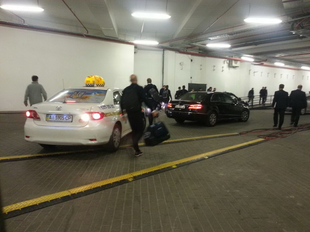 Momente de PANICA pentru stelisti la Kiev! Galca i-a coborat pe jucatori din autocar cu tot cu bagaje! Ce s-a intamplat_5