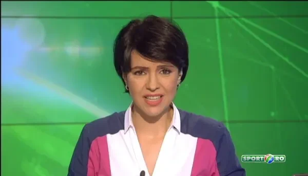 Cea mai nebuna partida de poker! Cum au jucat trei tineri un meci care a "intrat" la apa! VIDEO